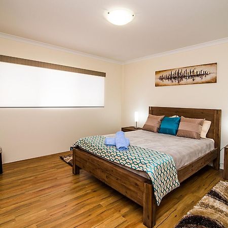 Busselton Holiday Home ภายนอก รูปภาพ
