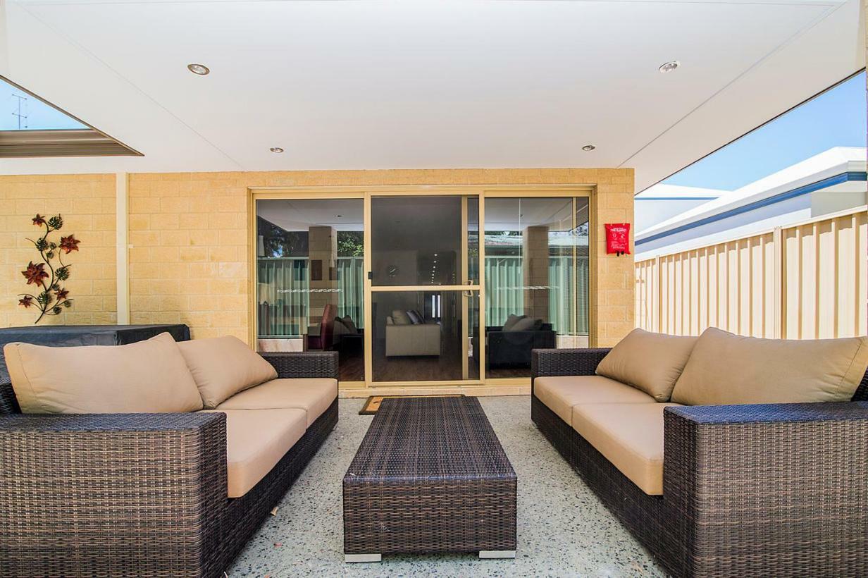 Busselton Holiday Home ภายนอก รูปภาพ